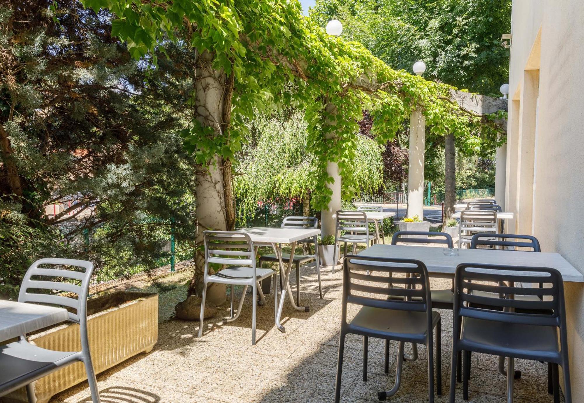 ホテル B＆B オテル ル ピュイ アン ヴレ Vals-pres-le-Puy エクステリア 写真