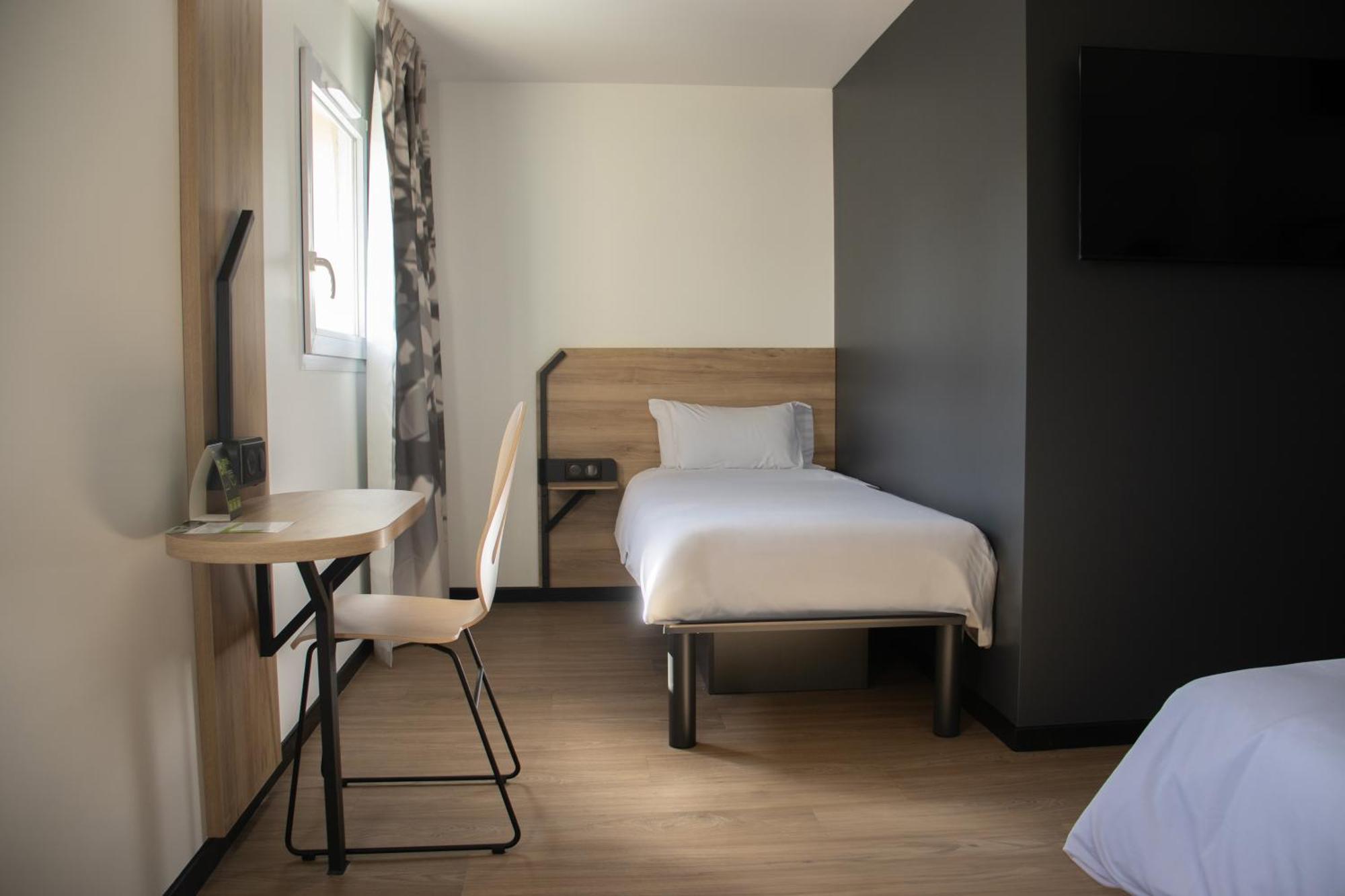 ホテル B＆B オテル ル ピュイ アン ヴレ Vals-pres-le-Puy エクステリア 写真