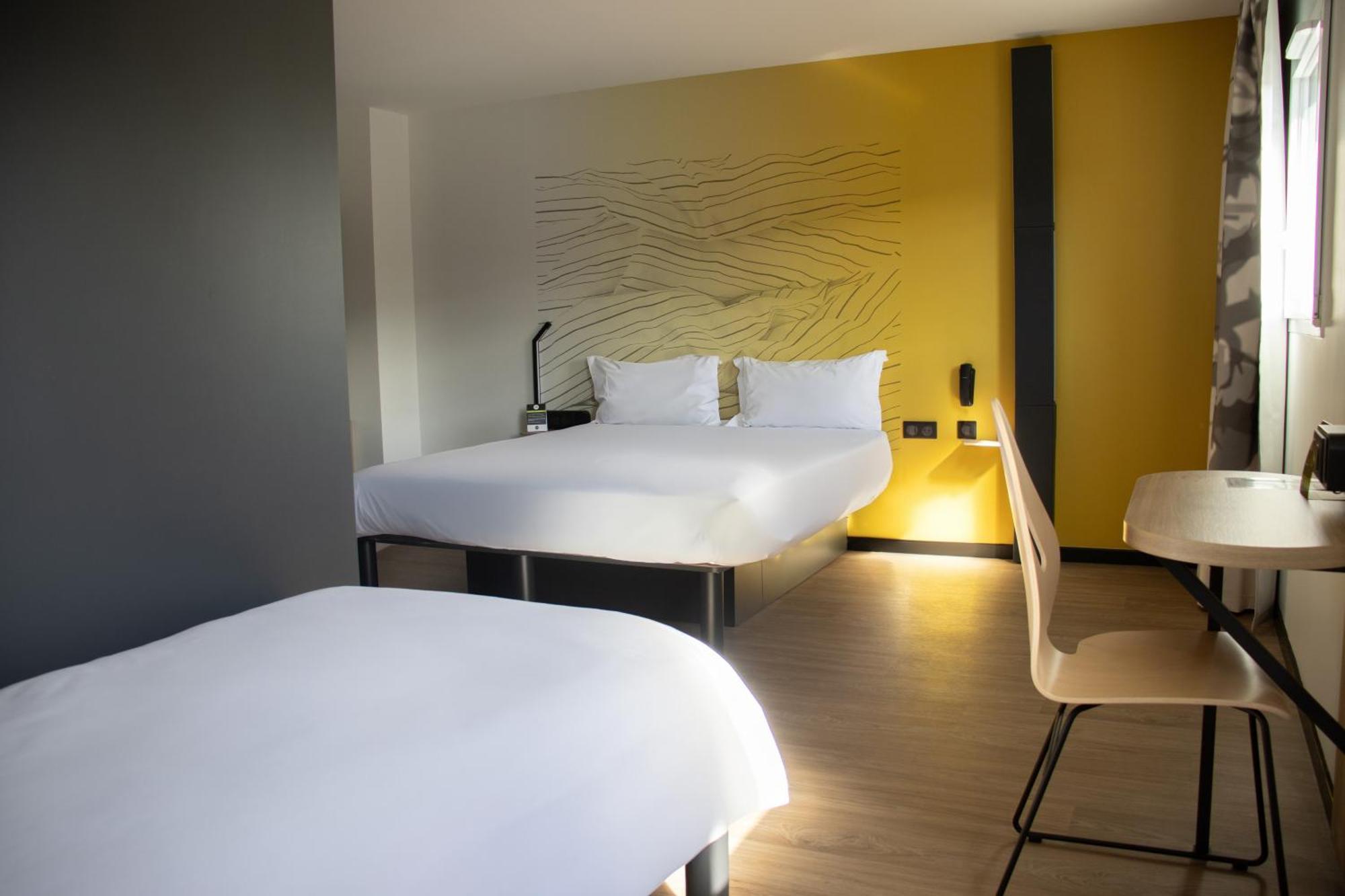 ホテル B＆B オテル ル ピュイ アン ヴレ Vals-pres-le-Puy エクステリア 写真