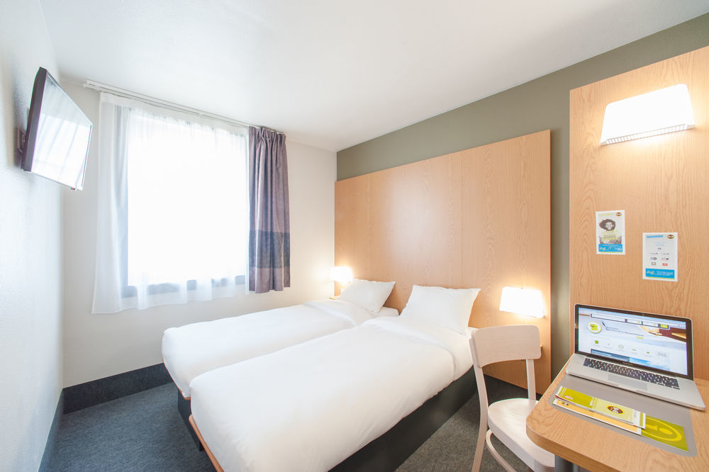 ホテル B＆B オテル ル ピュイ アン ヴレ Vals-pres-le-Puy エクステリア 写真