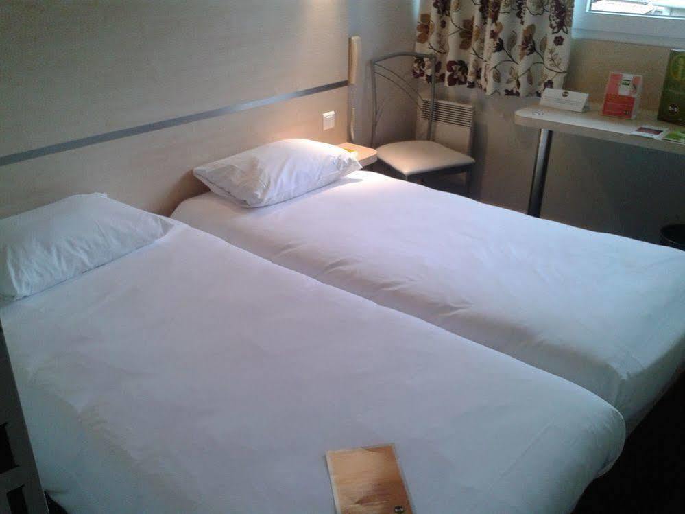 ホテル B＆B オテル ル ピュイ アン ヴレ Vals-pres-le-Puy エクステリア 写真