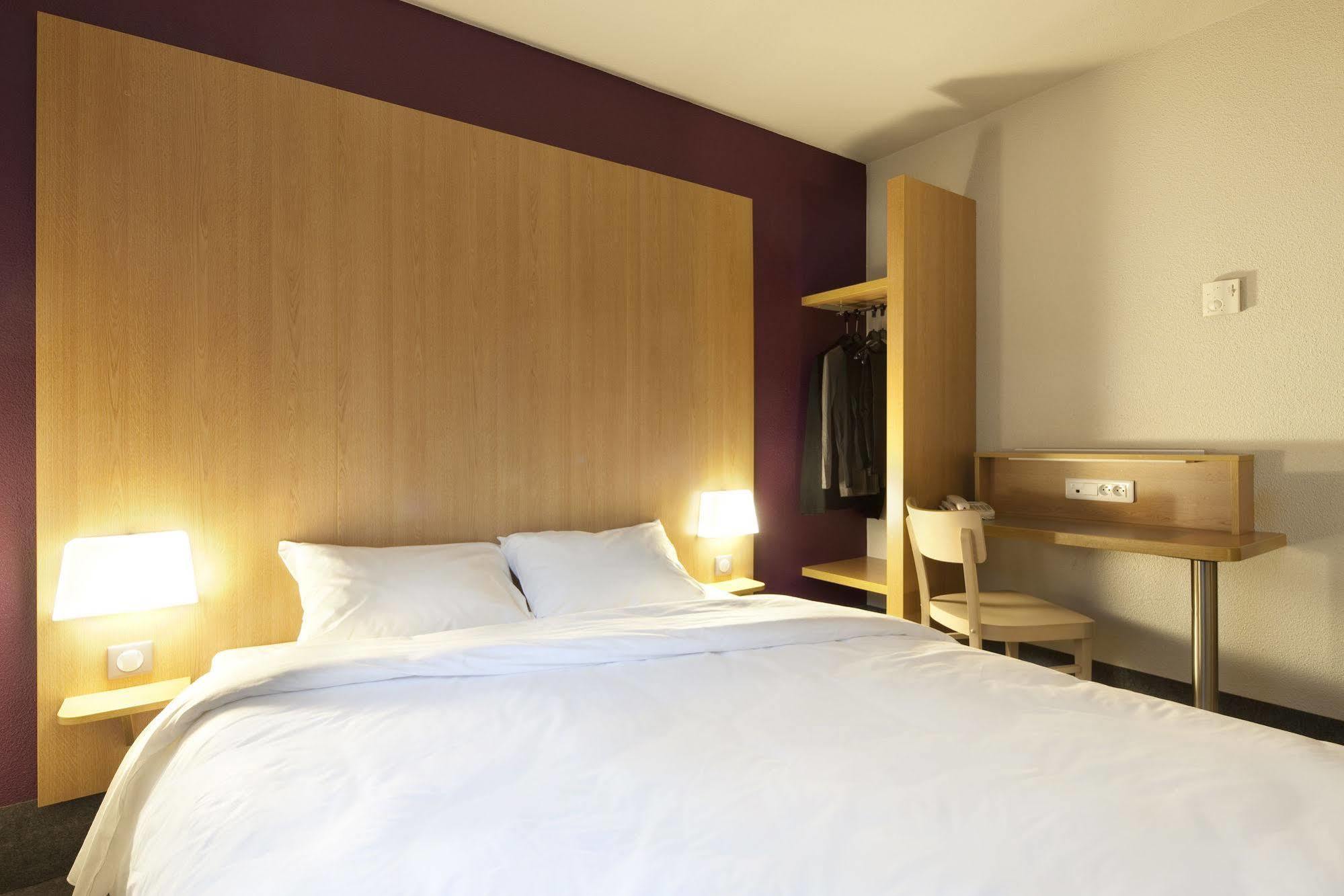 ホテル B＆B オテル ル ピュイ アン ヴレ Vals-pres-le-Puy エクステリア 写真